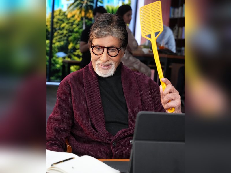 Amitabh Bachchan quips he’s the ‘greatest makkhi maar in the business’ 