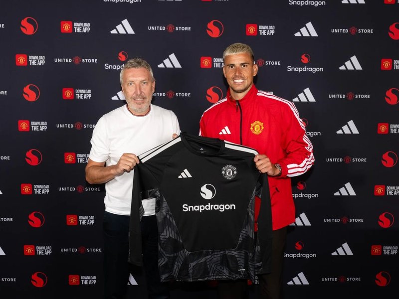 Manchester United sign experienced goalkeeper Karl Darlow on three-year deal (Credit: Manchester United)