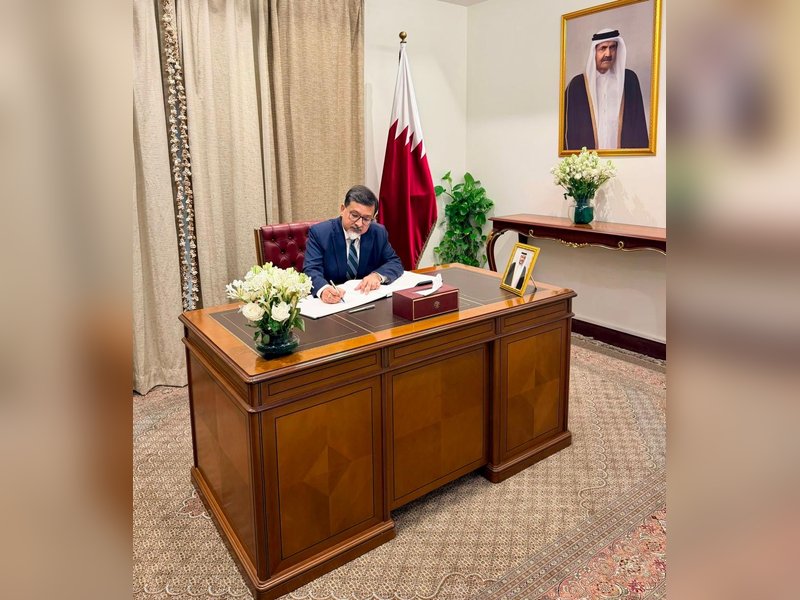MEA Secretary signs condolence book at Qatari Embassy
