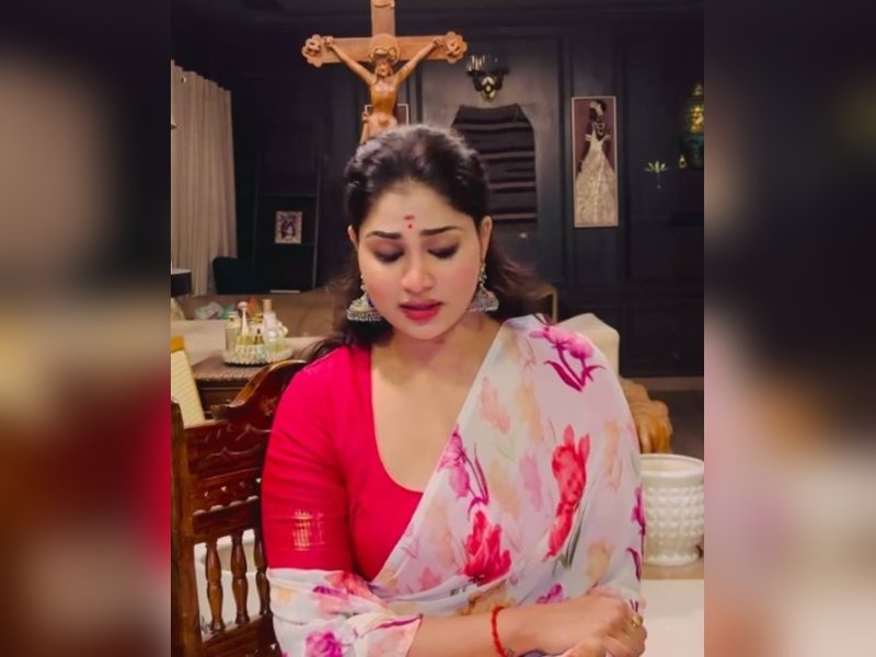 Shivani Narayanan pays tribute to S Janaki by singing her popular tracks (Photo Credit: Shivani Narayanan/Instagram)