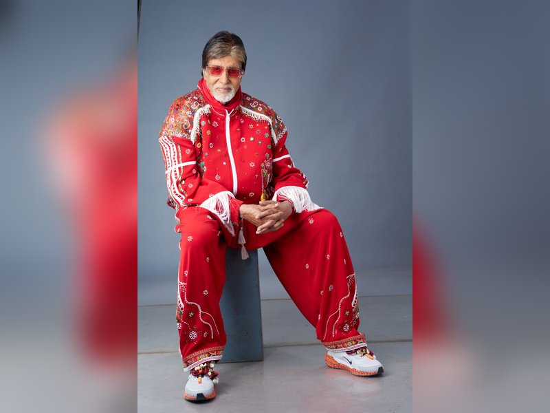 Amitabh Bachchan calls himself ‘overdressed RED’