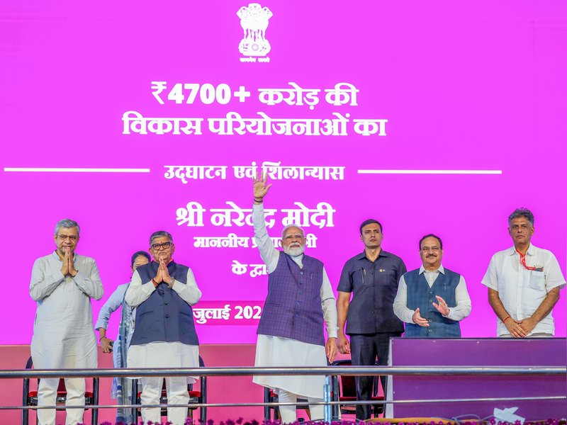 Chandigarh: Prime Minister Narendra Modi with Punjab Governor Gulab Chand Jain Kataria, Union Health Minister J.P. Nadda, Railways Minister Ashwini Vaishnaw and Congress MP Manish Tewari during the launch of multiple development projects in Chandigarh on Friday, July 17, 2026. (Photo: IANS/PMO)