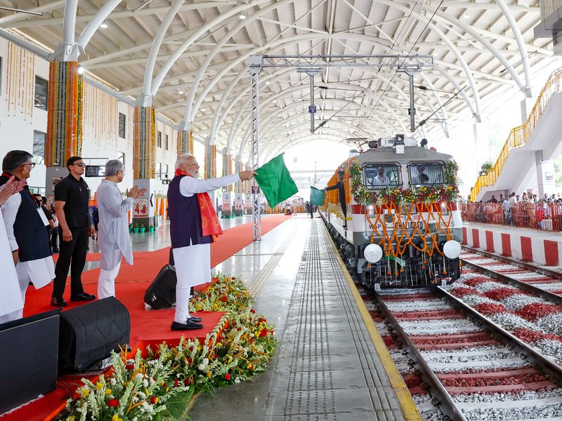 Jalandhar: Prime Minister Narendra Modi with Punjab Governor Gulab Chand Kataria, Union Minister for Railways Ashwini Vaishnaw, Union Minister of State for Railways and Food Processing Industries Ravneet Singh Bittu, and other dignitaries during the launch of multiple rail and road infrastructure projects and the flagging off of new train services in Jalandhar district of Punjab on Friday, July 17, 2026. (Photo: IANS/PMO)
