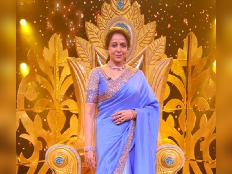 Hema Malini recalls Rekha being a mischievous little girl during dance classes, says they're like sisters today 