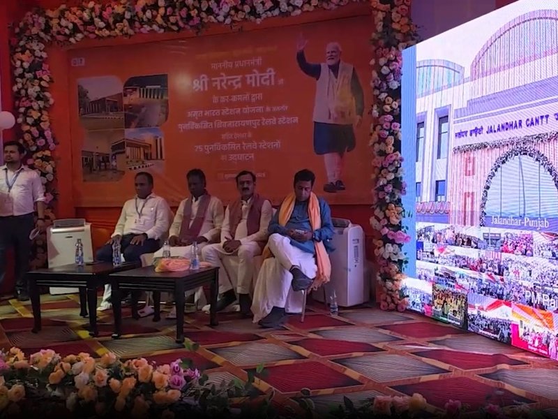 छात्रों ने पुनर्विकसित शिवनारायणपुर स्टेशन का स्वागत किया, पीएम मोदी का जताया आभार 