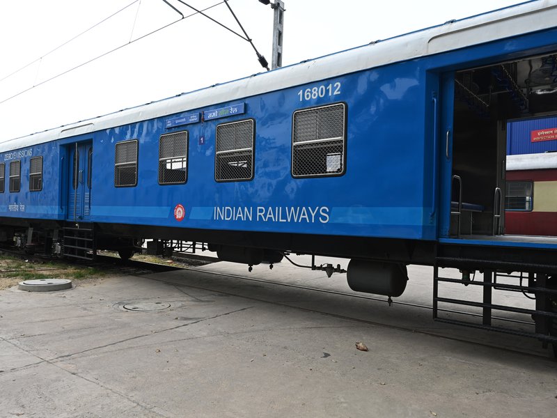 Indian Railways prematurely retires 5 Group 'A' officers in public interest