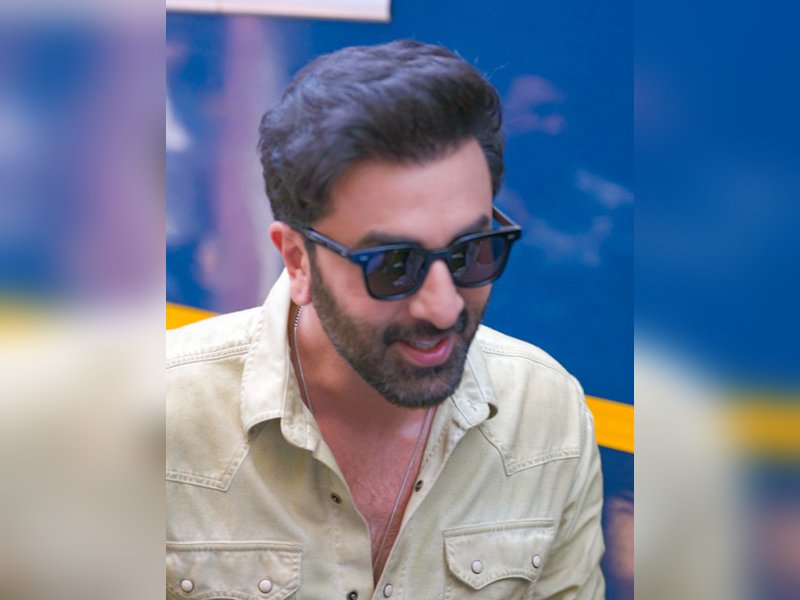 ‘Ramayana’ Pratham Sankalp: Ranbir Kapoor touches Kumar Vishwas, Sunny Deol’s feet at special event