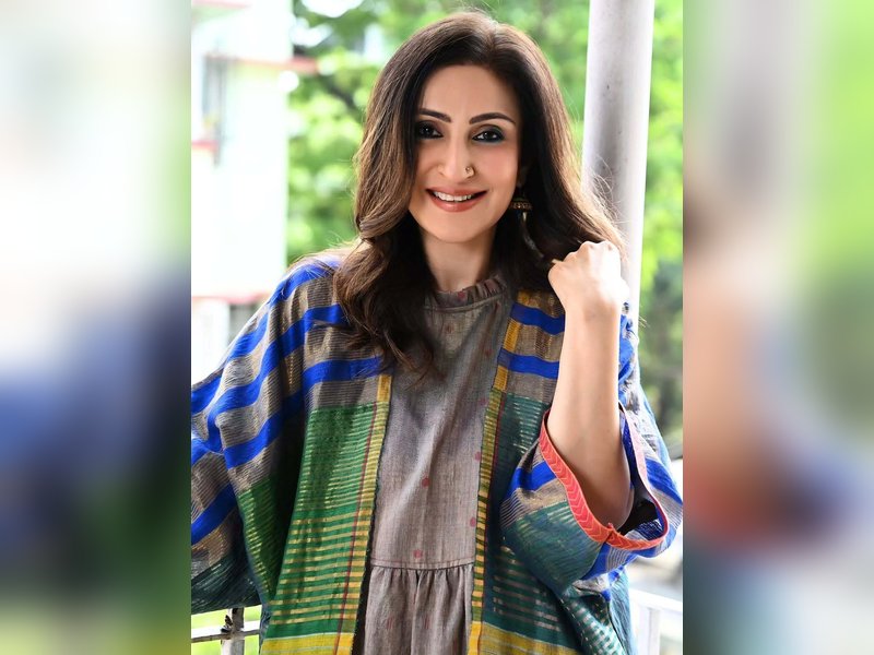 जूही बब्बर: फैशन डिजाइनिंग से शुरू हुआ सफर, थिएटर में मिली असली पहचान