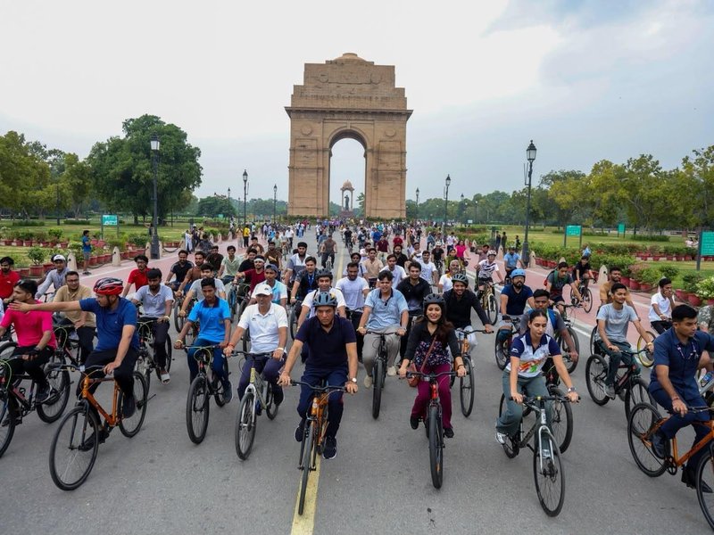 Sports Min. Mandaviya urges nation to embrace cycling as Fit India Sundays on Cycle reaches 15,000 locations (Credit: SAI)