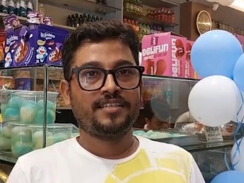 फीफा विश्व कप 2026: अर्जेंटीना की जर्सी वाले रंग की मिठाई, मेसी की तस्वीरें, फैन के समर्थन का अनोखा अंदाज   