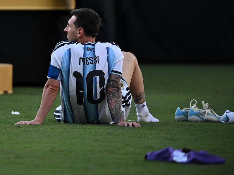 Lionel Messi announces retirement from international football