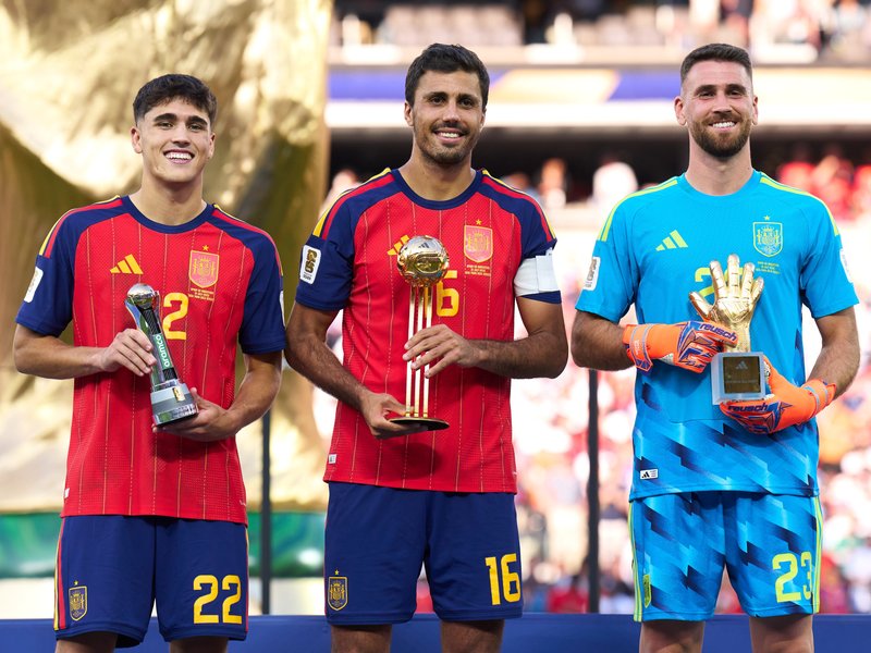 Cubarsi collects FIFA Young Player Award, Simon bags Golden Glove