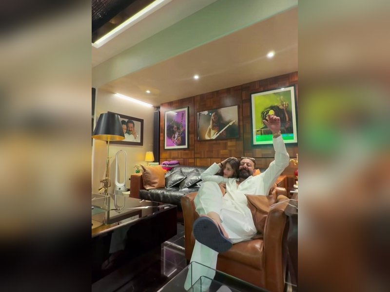 Maanayata Dutt shares glimpse of Sanjay Dutt's FIFA World Cup family night with twins