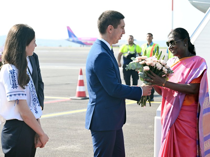 President Murmu arrives in Moldova on historic first-ever visit by Indian Prez