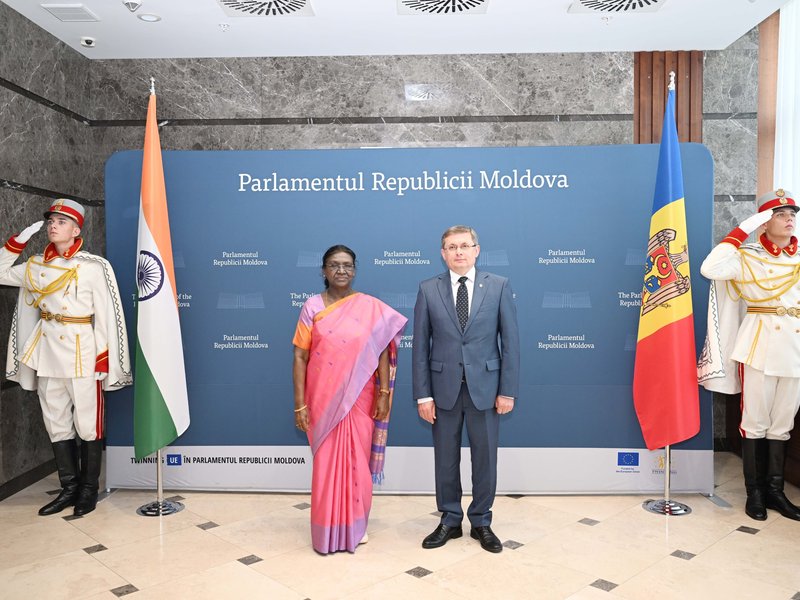 President Murmu meets Moldova Parliament Speaker, Parliamentary Friendship Group members 