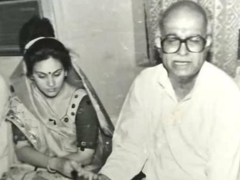 'Ramayan' fame Dipika Chikhlia shares throwback photo with L.K. Advani and PM Narendra Modi