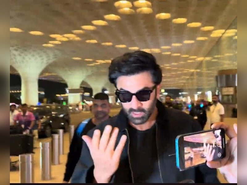 Ranbir Kapoor requests paps to stop flashing lights amid conjunctivitis, says ‘kuch dikhai nahi de raha’