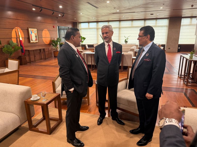 EAM Jaishankar meets Sri Lankan, B'deshi counterparts, EU's Kaja Kallas in Manila