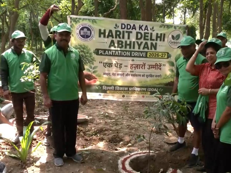'मिशन ग्रीन दिल्ली' पहल के तहत डीडीए ने पौधरोपण कार्यक्रम का किया आयोजन, कई पौधे लगाए गए