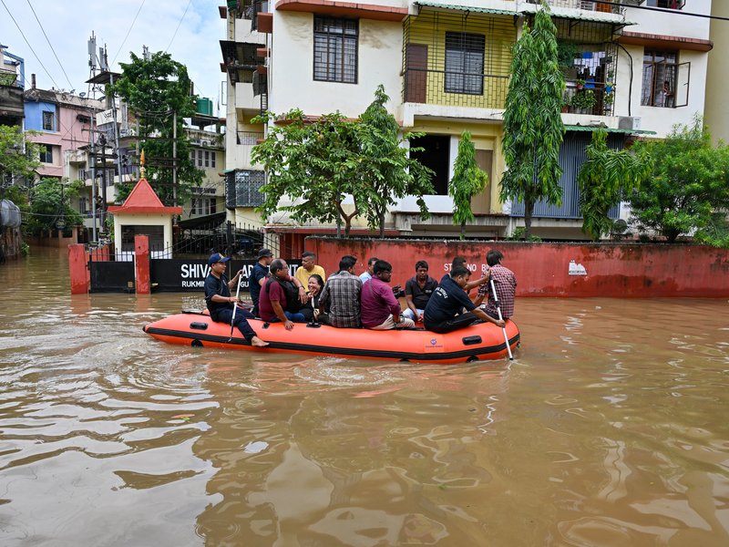 असम बाढ़: 10.6 लाख से अधिक लोग प्रभावित, राहत और बचाव कार्य युद्धस्तर पर जारी : सीएम हिमंत बिस्वा सरमा