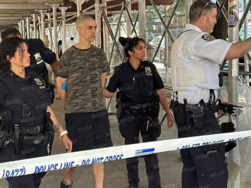 Man screaming 'Allahu Akbar' stabs two in New York City (Lead)