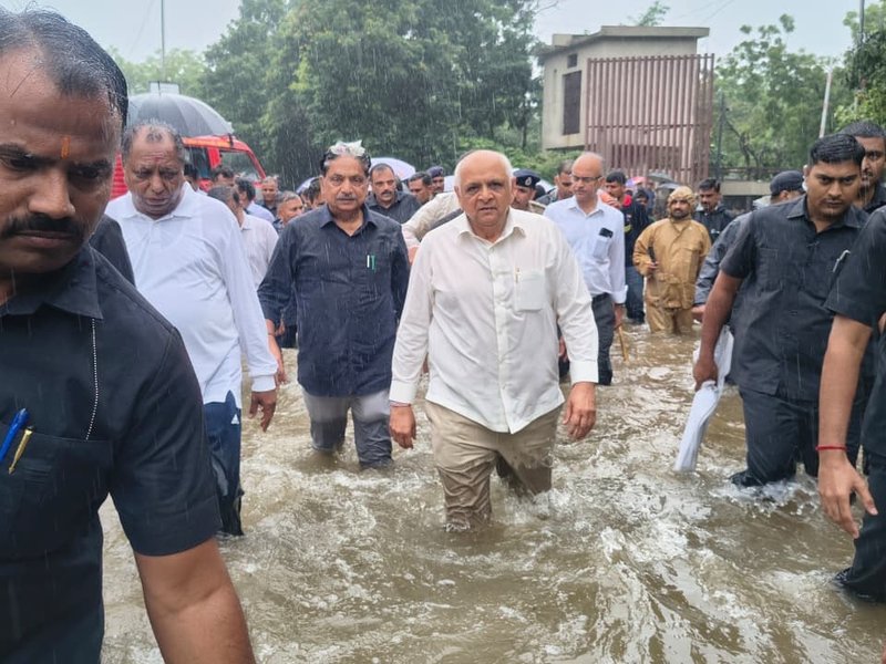 गुजरात : सीएम भूपेंद्र पटेल ने बाढ़ प्रभावित अहमदाबाद का किया दौरा, राहत कार्यों में तेजी लाने के निर्देश