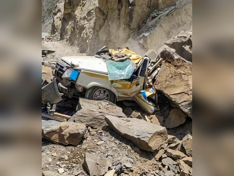 Landslide of rocks hits vehicle in Himachal; 6-month-old infant among 13 killed