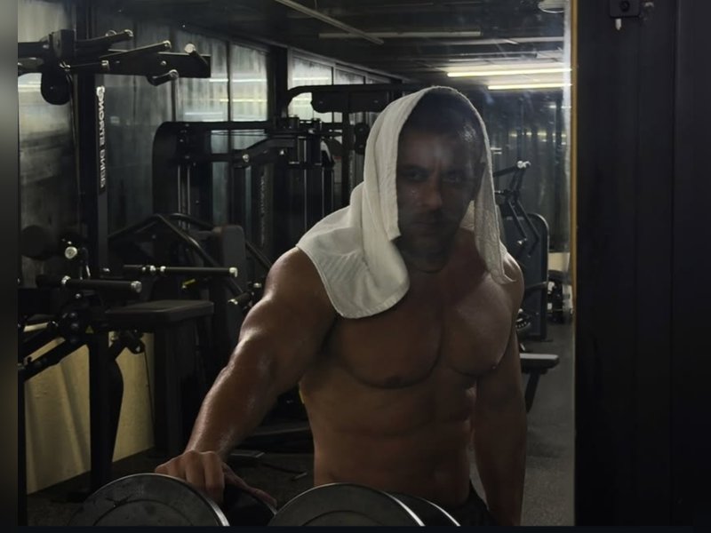 Salman Khan says 'Joe darr gaya vo mar gaya’ as he drops midnight gym pics 