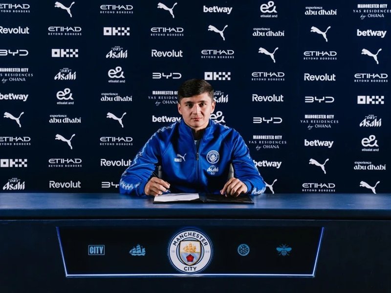 Uzbekistan's defender Abdukodir Khusanov signs new long-term deal with Manchester City (Credit: Manchester City FC)