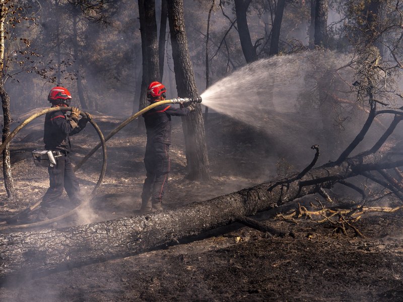 Macron thanks firefighters and security forces for efforts amid wildfires