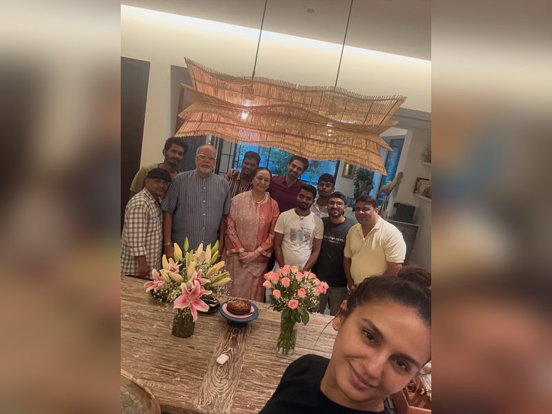 Huma Qureshi shares glimpses from her mother's birthday celebration
