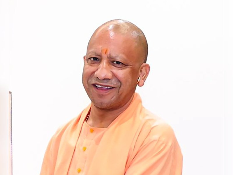 गुरु केवल शिक्षा नहीं, जीवन को दिशा भी देते हैं, गुरुजनों के आदर्शों को जीवन में उतारें : योगी आदित्यनाथ