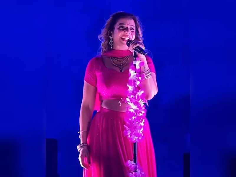 Jasmine Sandlas calls her dancers and band her ‘backbone’, fans her ‘earth angels’