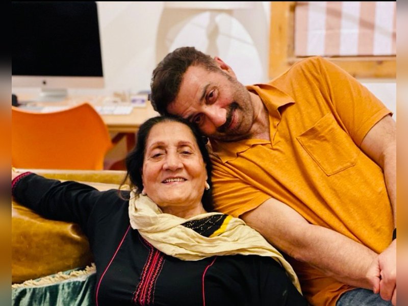 'बिना कट के मिला सेंसर बोर्ड से ए सर्टिफिकेट', सनी देओल ने मां प्रकाश कौर को समर्पित की 'बटवारा 1947'