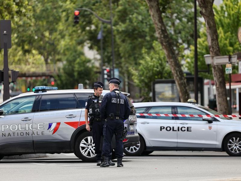Man stabs three women in Paris, says 'Allah commanded me'
