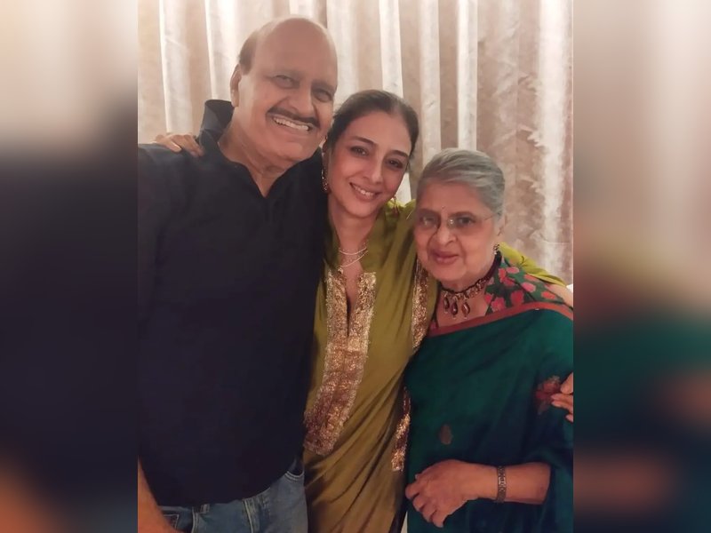 Avtar Gill reunites with Naseeruddin Shah and Tabu at veteran actress Sulbha Arya's birthday celebration