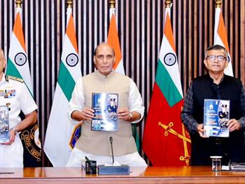 रक्षा मंत्री ने तटरक्षक बल के लिए दो बड़े नीति सुधारों की घोषणा की