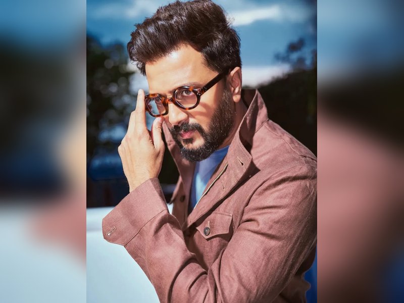 Riteish Deshmukh uses Ravi Kishan's hilarious viral line 'desh ki duty' 