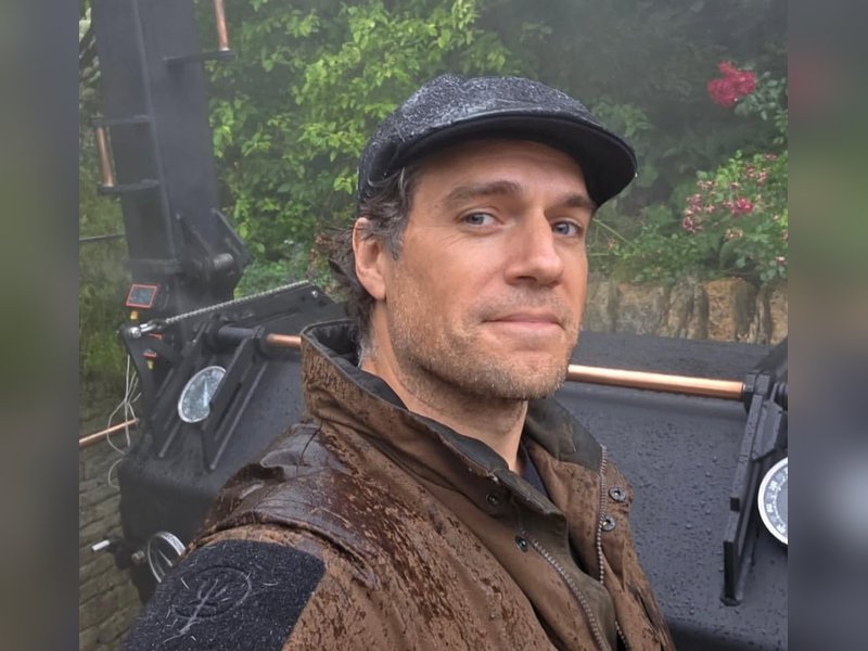 Henry Cavill swaps Superman’s cape for apron as he serves up BBQ feast