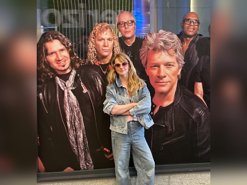 Melissa Rauch calls Bon Jovi show a ‘dream’ as Bruce Springsteen joins rock legend on stage