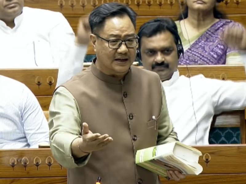 राहुल के संबोधन पर लोकसभा में हंगामा, रिजिजू बोले- 'नेता विपक्ष ने किया असंसदीय भाषा का इस्तेमाल'