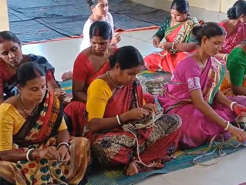 त्रिपुरा : जूट बैग बनाकर आत्मनिर्भरता का सफर, एसएचजी सदस्यों को 'लखपति दीदी' बनाने की ट्रेनिंग