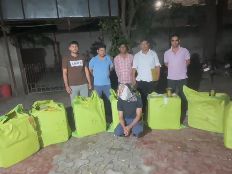 Delhi Police bust major banned Chinese manjha racket; 424 reels seized, one arrested