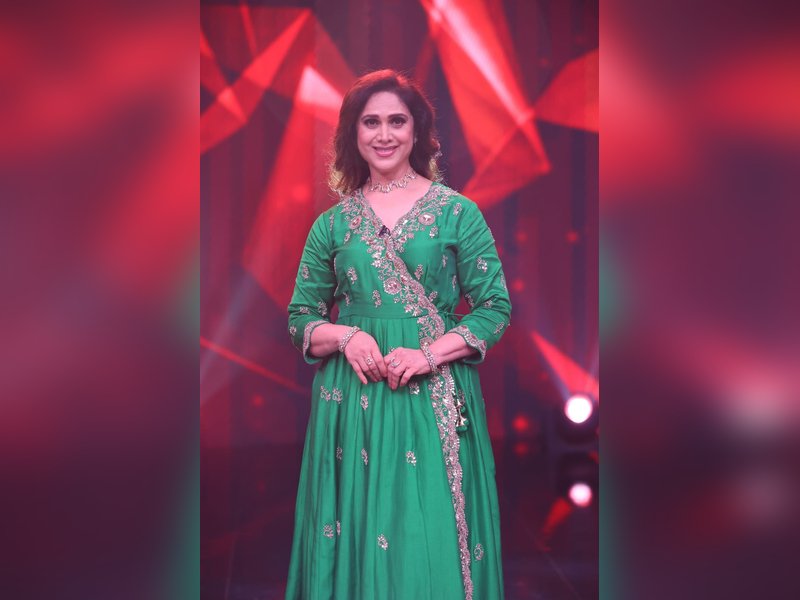 Meenakshi Seshadri revisits ‘Shahenshah’ memories, recalls India’s first hot air balloon song shoot with Amitabh Bachchan
