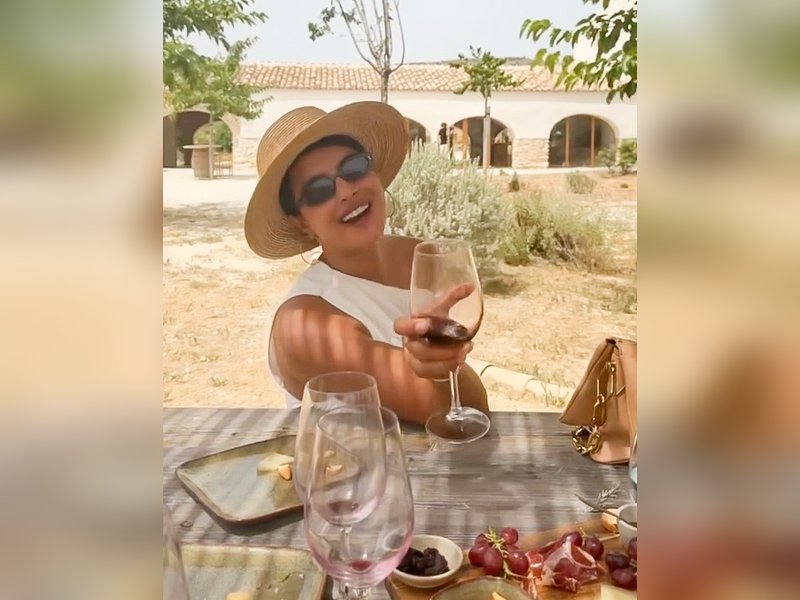 Joe Jonas sips on ‘grape juice’ with ‘sis’ Priyanka Chopra Jonas 