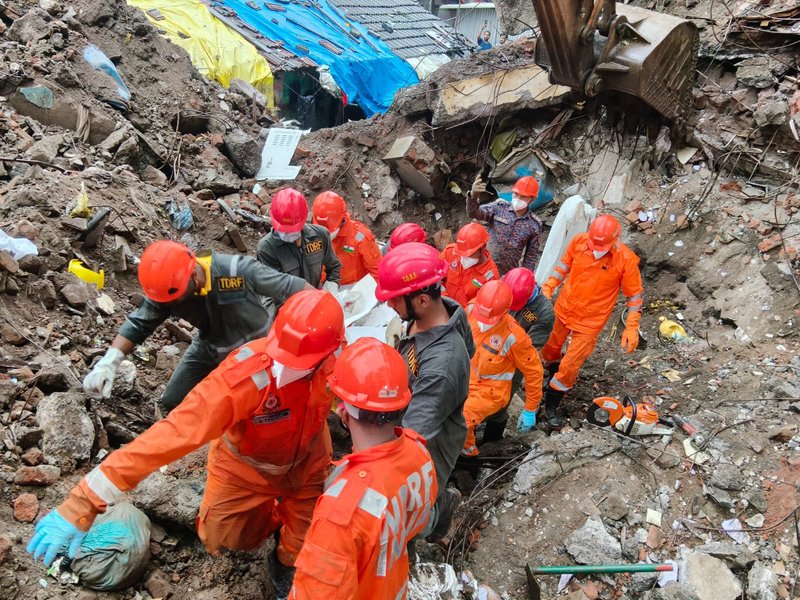 Death toll in Bhiwandi building collapse rises to nine; rescue ops on (Ld)