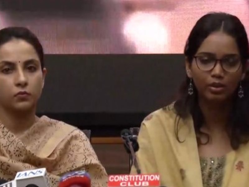 Attacked with stones, shoes, flower pots: Families of injured Delhi cops on Jantar Mantar protest violence