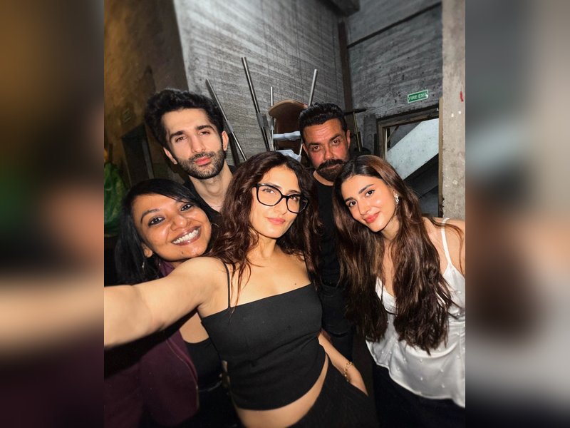 Fatima Sana Shaikh shares fun moments with 'Teen Kauwe' gangsters Bobby Deol and Sidhant Gupta