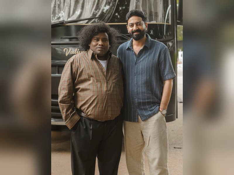Yogi Babu comes onboard the unit of Saiju Kurup's Malayalam film 'Harivarasanam' (Photo: Saiju Kurup/Instagram)