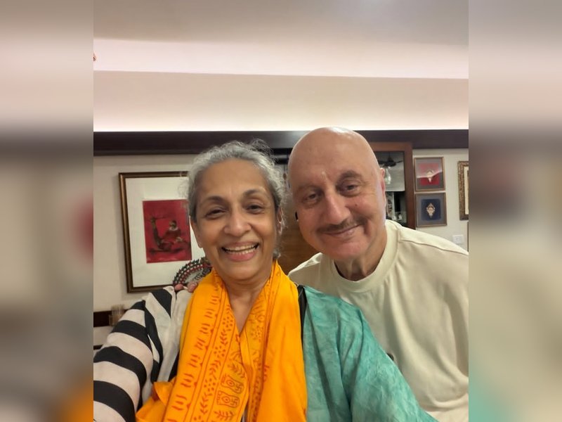 Swaroop Rawal receives Ayodhya Ram Mandir shawl as gift from Anupam Kher, says 'filled with gratitude'